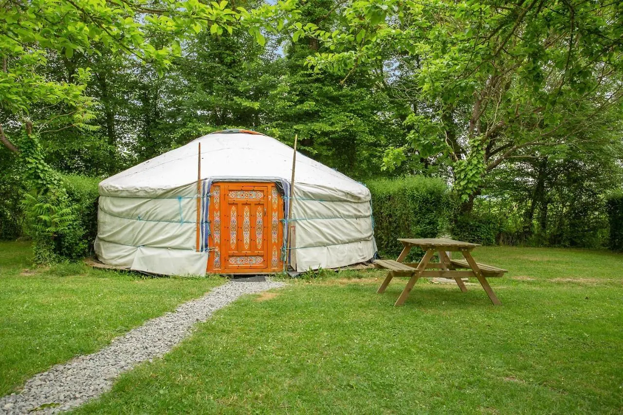 Le Village Insolite Yourte Et Roulotte Saint-Benoit-des-Ondes Campsite