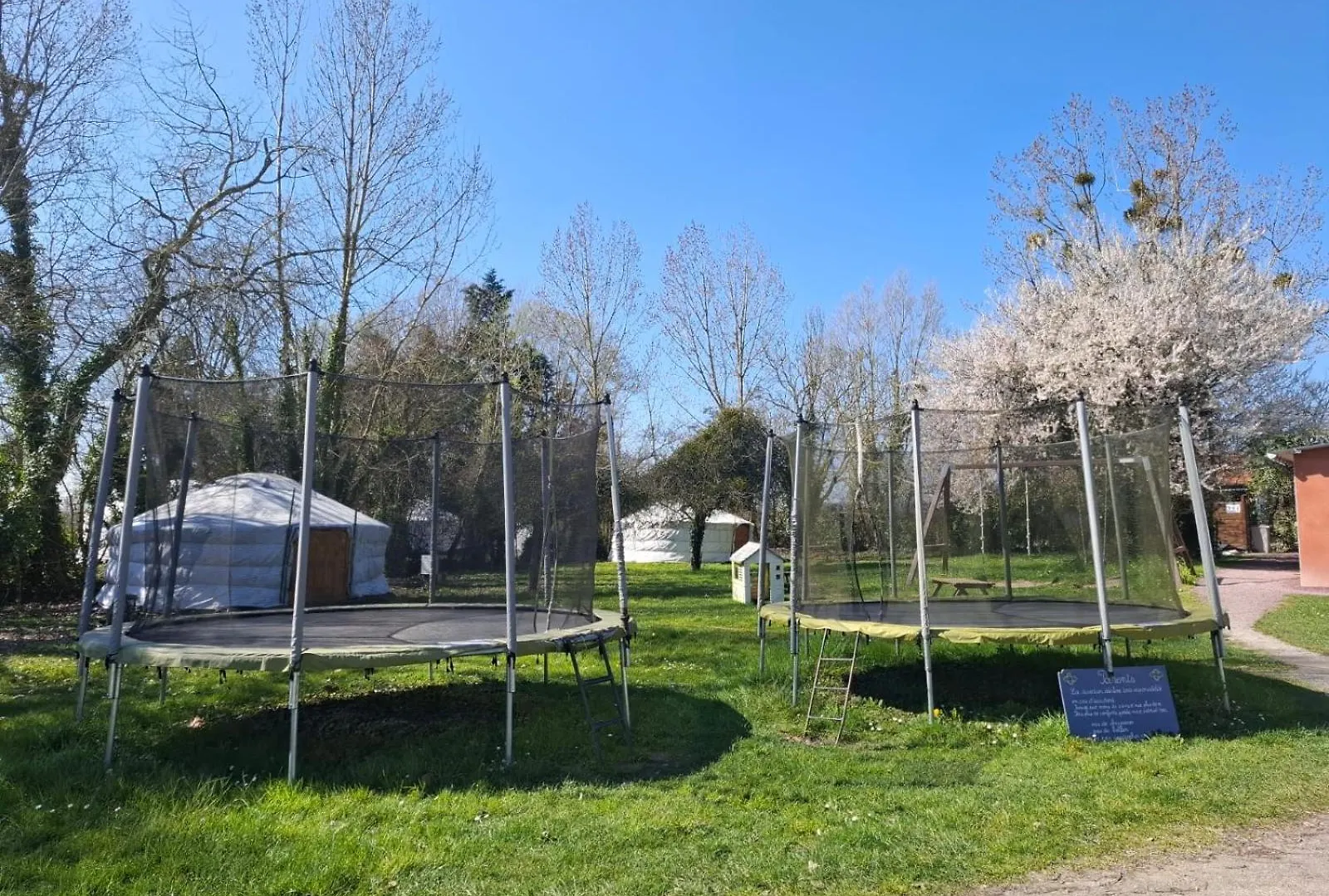 Le Village Insolite Yourte Et Roulotte Saint-Benoit-des-Ondes 0*,