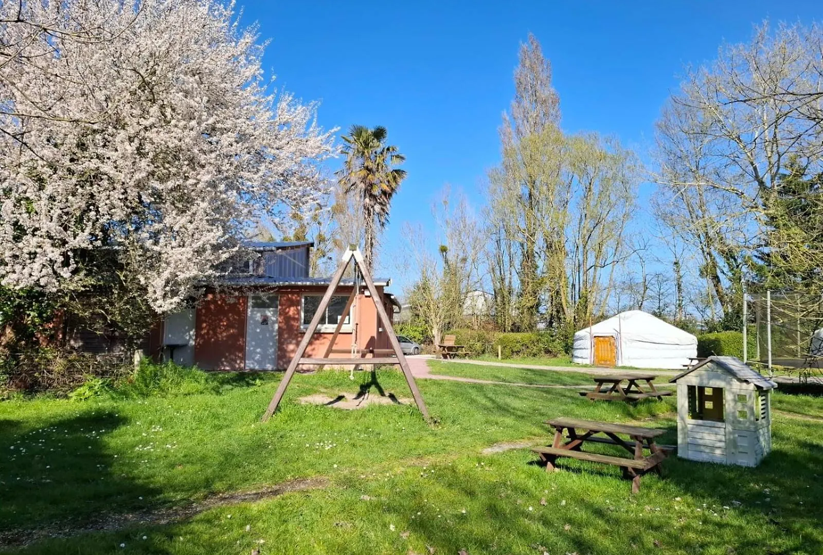 Le Village Insolite Yourte Et Roulotte Saint-Benoit-des-Ondes 0*,  France