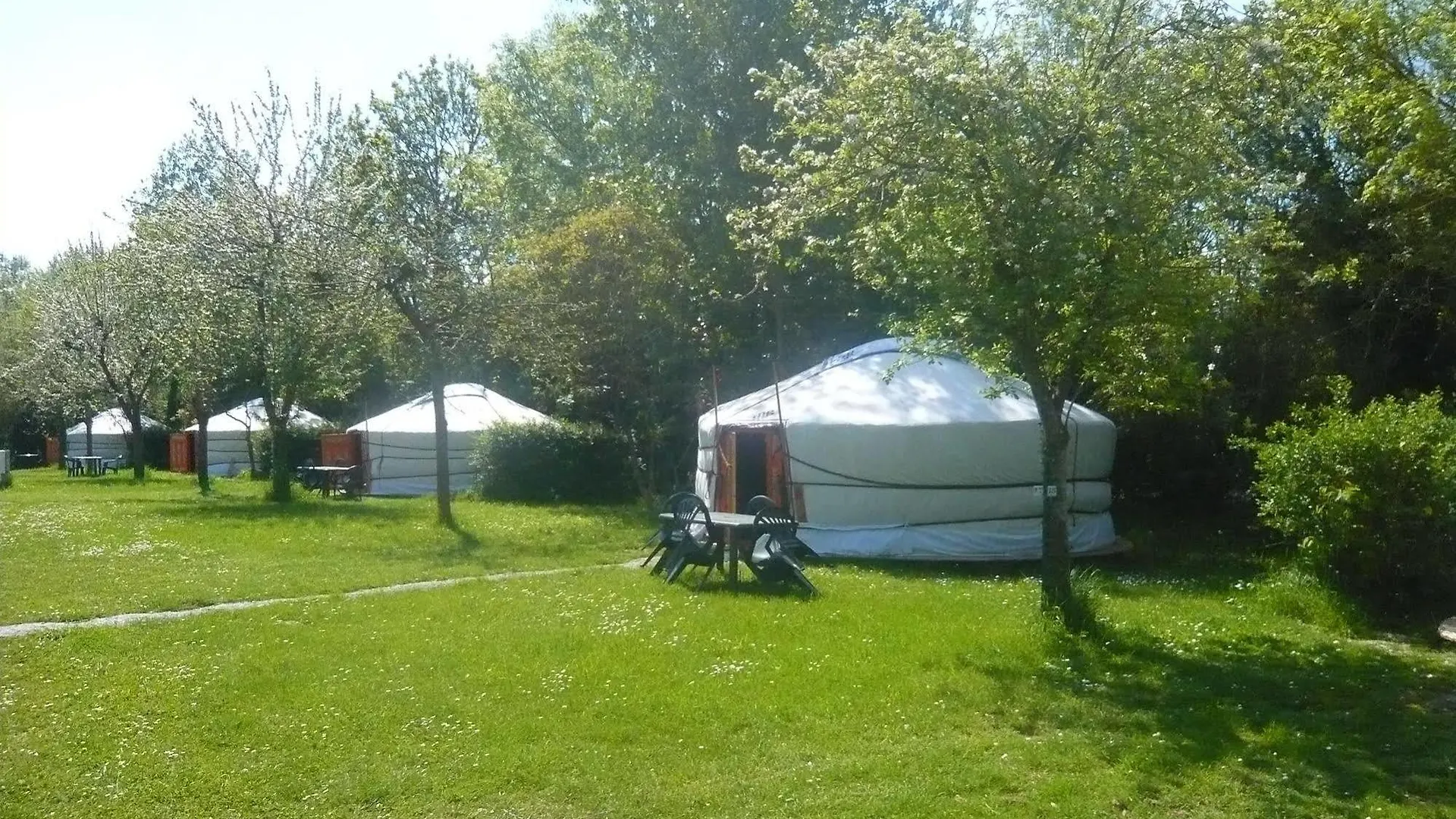 Le Village Insolite Yourte Et Roulotte Saint-Benoit-des-Ondes 0*,