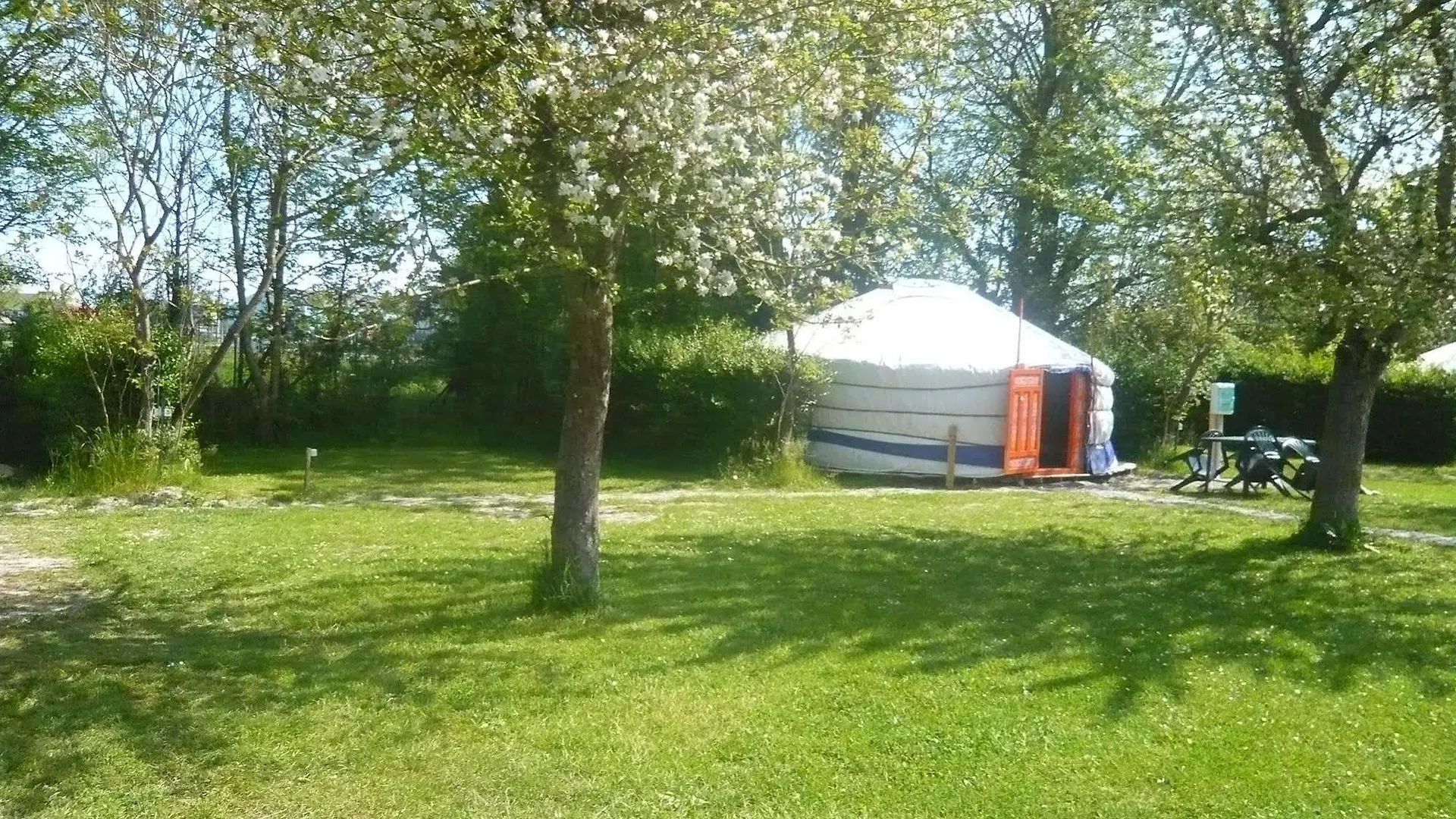 Le Village Insolite Yourte Et Roulotte Saint-Benoit-des-Ondes