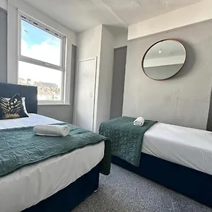 Flash Sale Train Station 3 Bedroom Flat Bn180alon Apartment Brighton